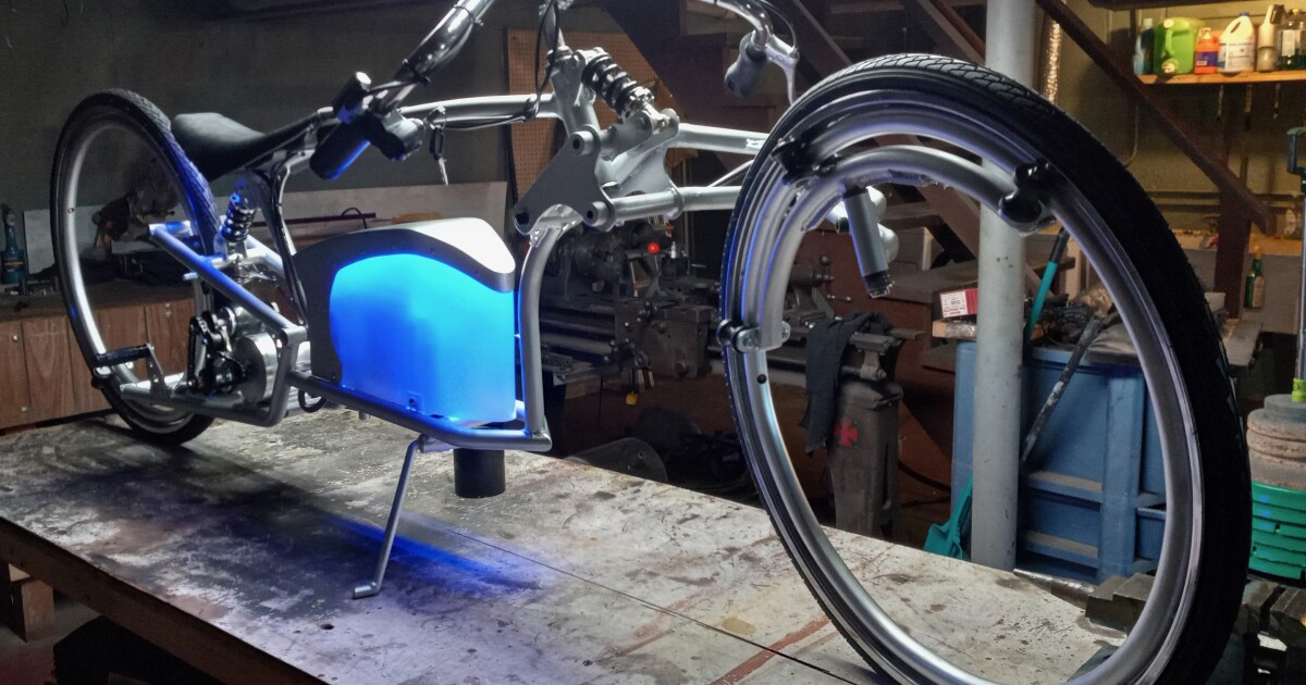 La bicicleta eléctrica única con ruedas sin cubo Blue Steel comenzó como Schwinn