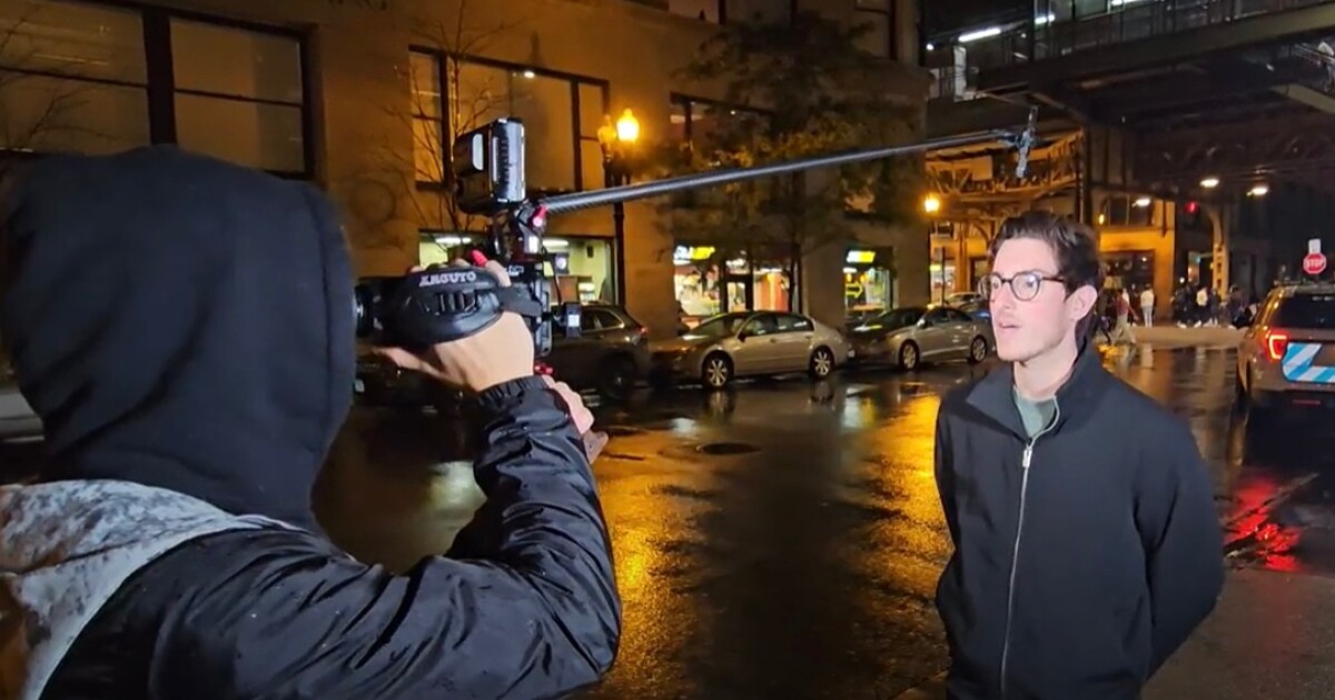 MicroBOOM permite a los camarógrafos solitarios grabar entrevistas con micrófono boom