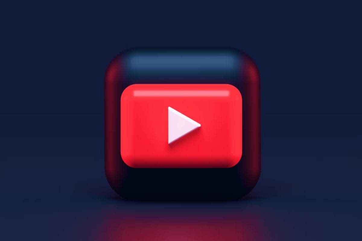 Se informa que la aplicación YouTube está experimentando con un feed de vídeo basado en colores rojo, verde y azul