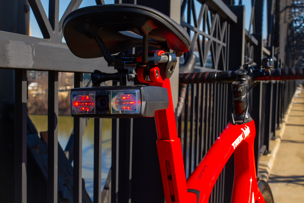 El nuevo dispositivo de seguridad para ciclistas utiliza Raspberry Pi e IA para detectar conductores peligrosos