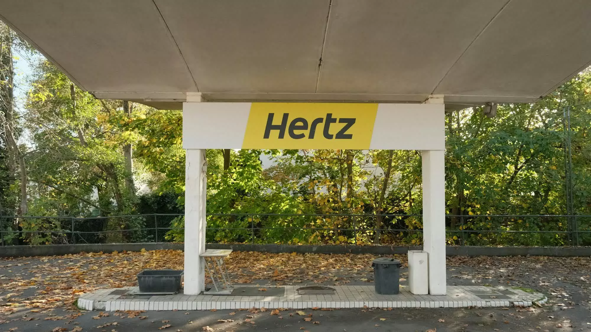 La apuesta fallida por los vehículos eléctricos le ha costado el puesto al director ejecutivo de Hertz