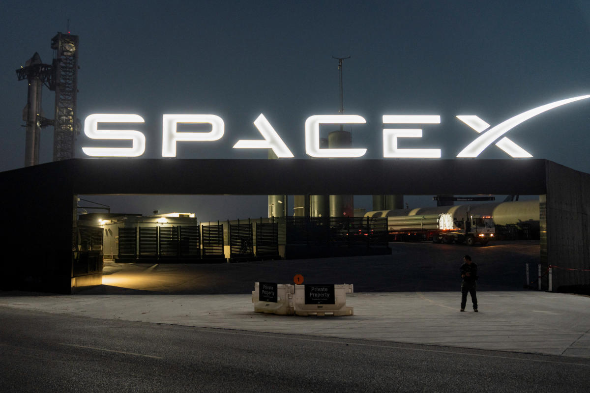 Según los informes, SpaceX está construyendo cientos de satélites espías para el gobierno de EE. UU.