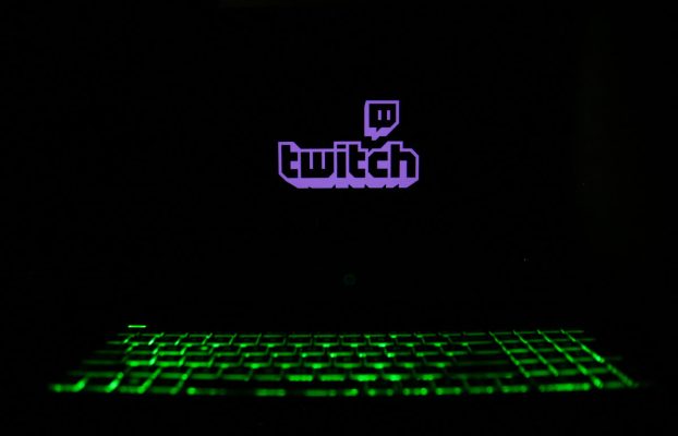 Twitch prohíbe transmisiones superpuestas en tetas y traseros