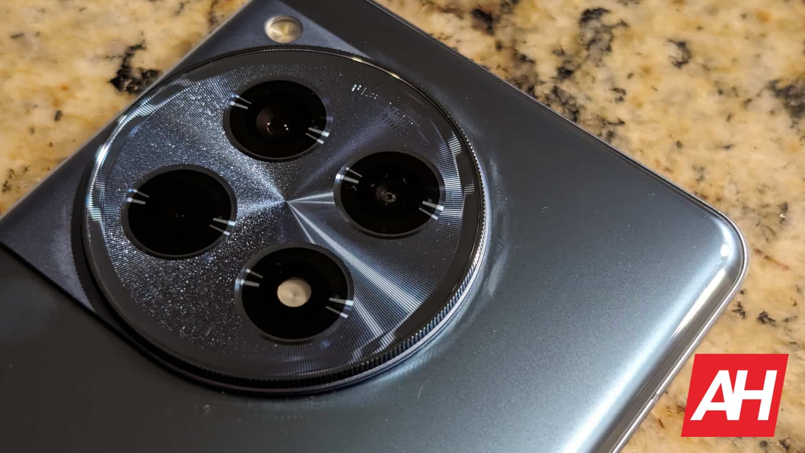 OnePlus 13, 13R podría ofrecer módulos de cámara con diseños diferentes