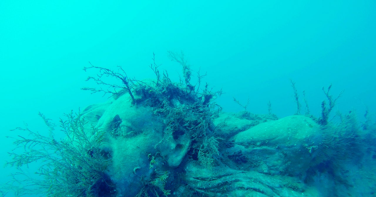 Los arrastreros ilegales no son rival para las esculturas submarinas