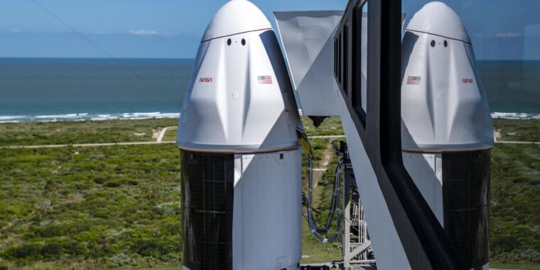 La plataforma de lanzamiento de SpaceX ahora tiene accesorios para astronautas