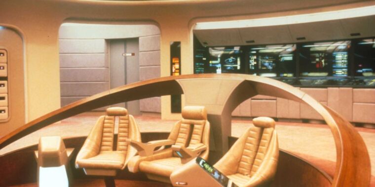 El puente restaurado Star Trek Enterprise-D se exhibirá en mayo