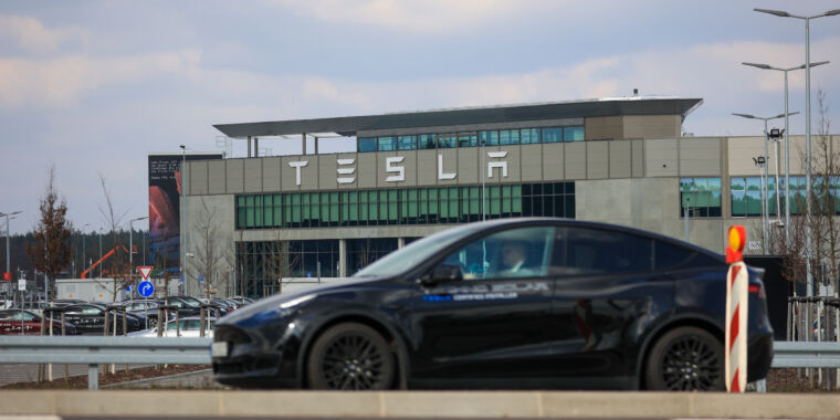 La fábrica de Tesla en Berlín cierra tras un presunto incendio de transformadores