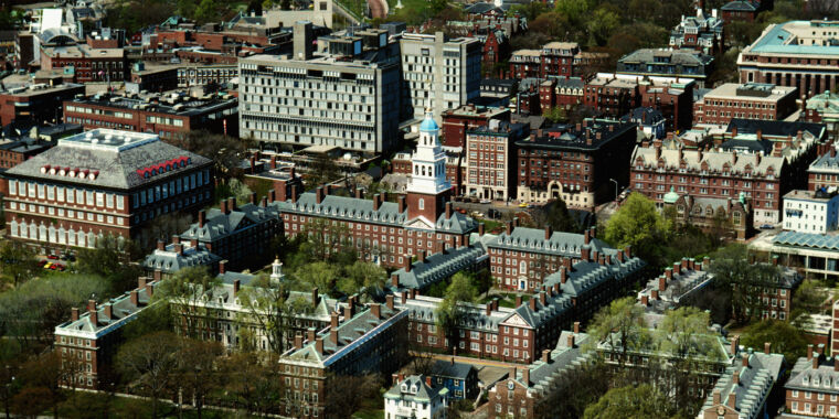 Una demanda abre un informe de mala conducta en la investigación que podría provocar el despido de un profesor de Harvard