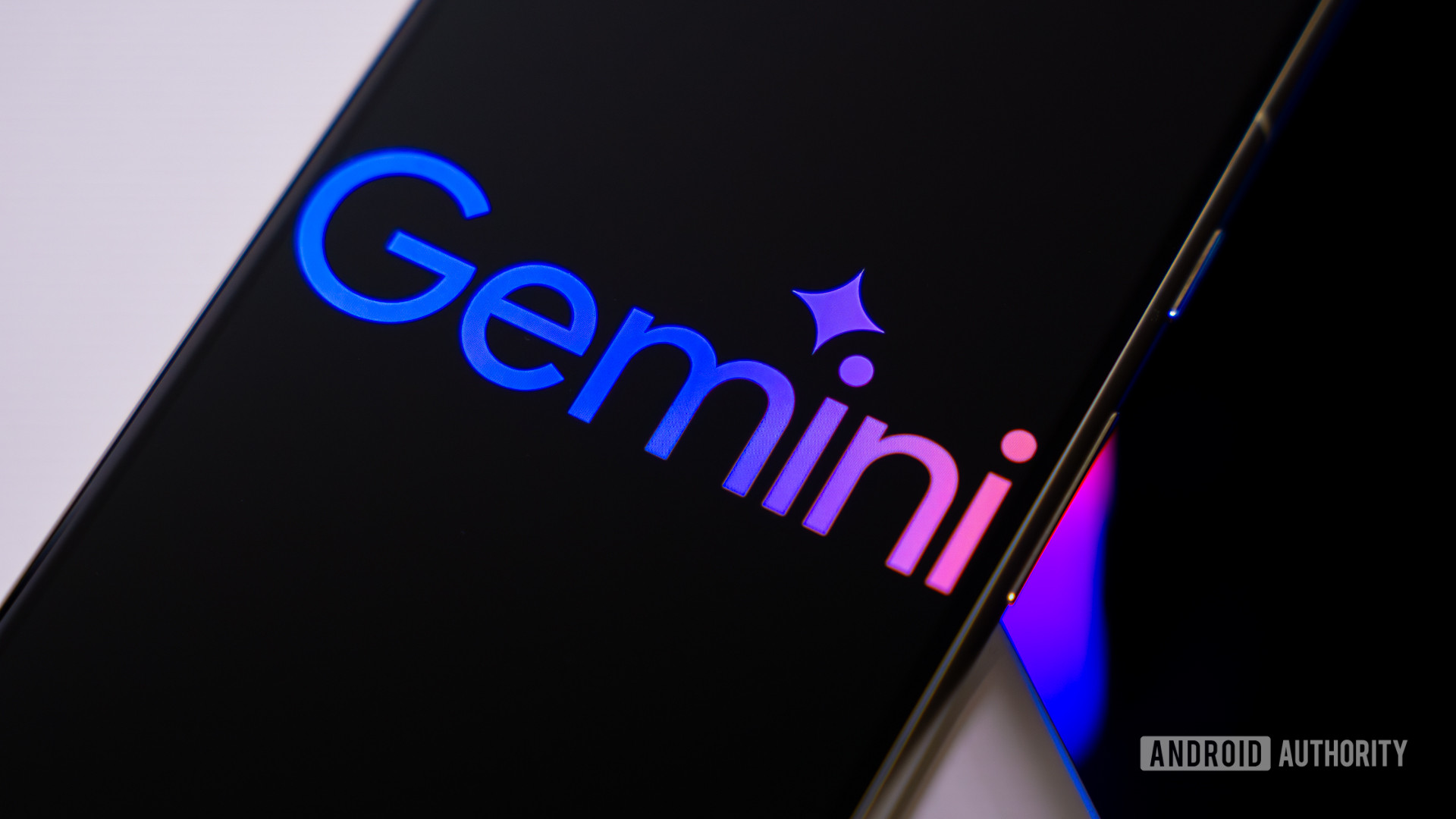 Google Messages ahora permite a algunos probadores beta charlar con Gemini