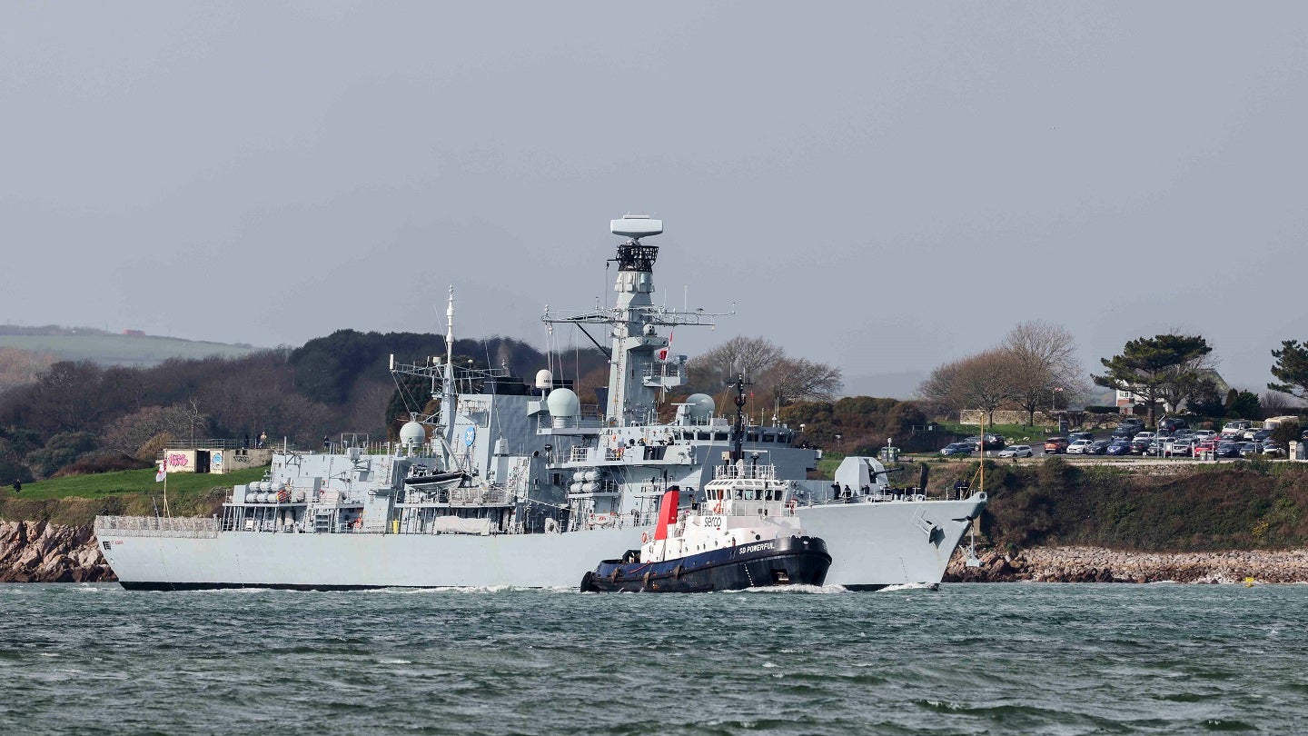 Reacondicionamiento del HMS St Albans: 55 meses, 4,5 km de soldadura, 350 inserciones y 5.500 reparaciones de acero