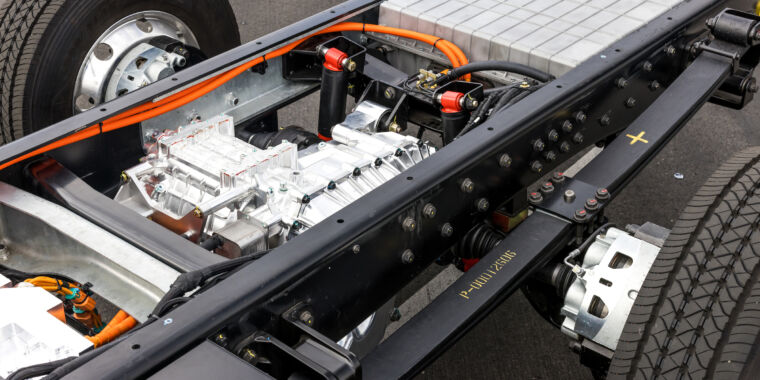 Harbinger entrega el primer chasis de camión eléctrico al fabricante de vehículos recreativos Thor