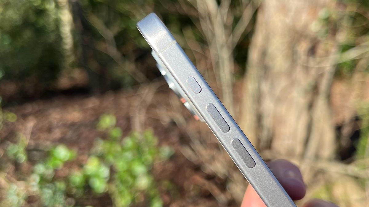 El iPhone 16 Pro y Pro Max pueden obtener un nuevo acabado de titanio pulido