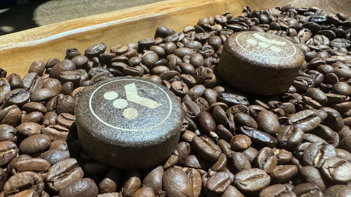 Las nuevas cápsulas de café K-Rounds de Keurig no contienen plástico y finalmente podrían hacer que la preparación de café monodosis sea sostenible