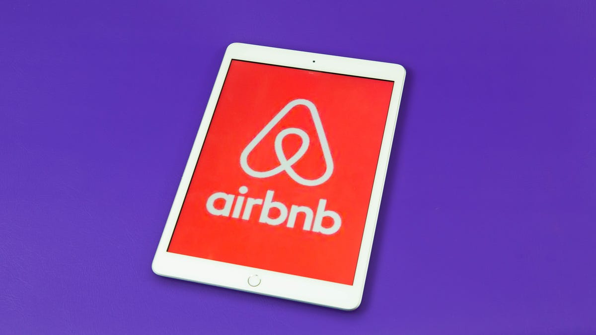 Airbnb prohíbe el uso de cámaras de seguridad interiores en alquileres