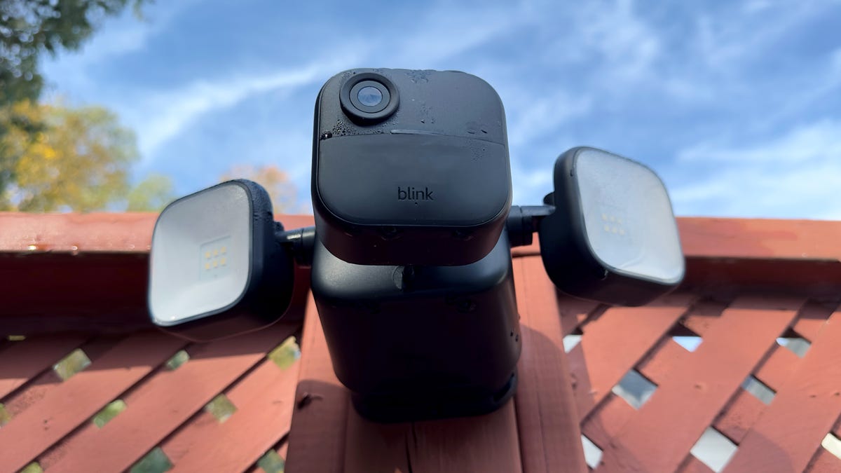 Una cámara reflectora alimentada por batería era exactamente lo que necesitaba mi oscuro patio trasero