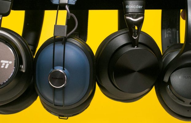 Los mejores auriculares con cancelación de ruido por menos de 100 dólares para 2024