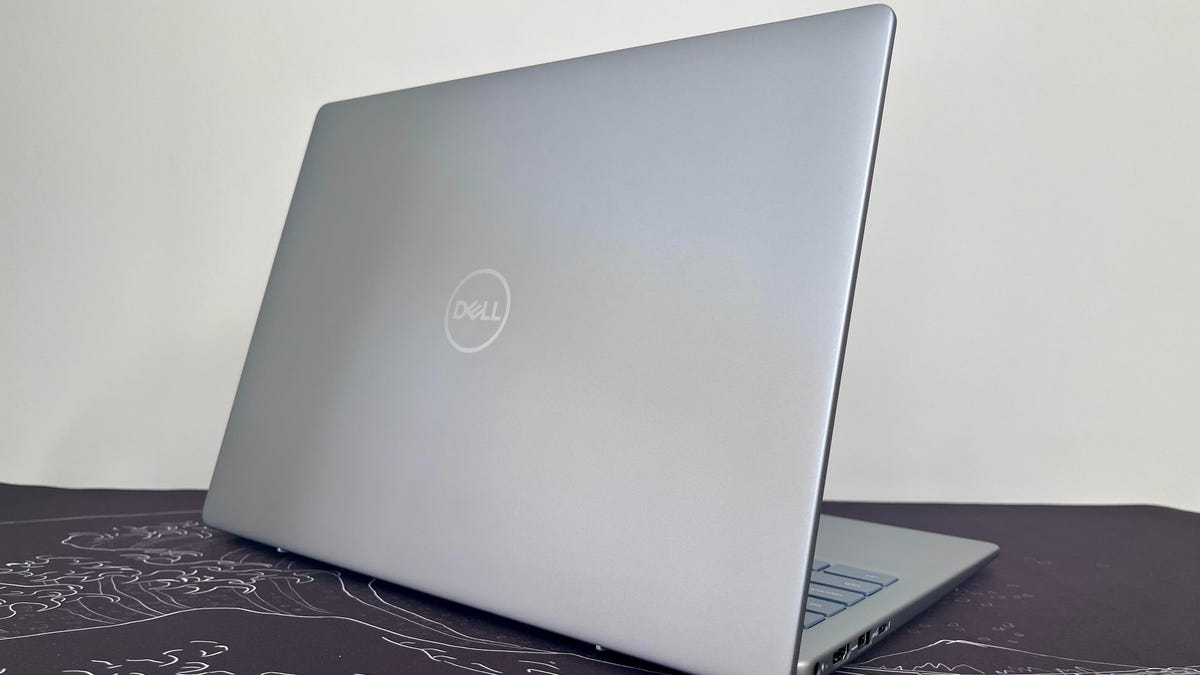Revisión de Dell Inspiron 14 Plus 7440: computadora portátil convencional de larga duración y totalmente metálica