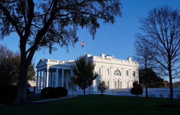La Casa Blanca establece amplias directrices sobre IA para el gobierno federal