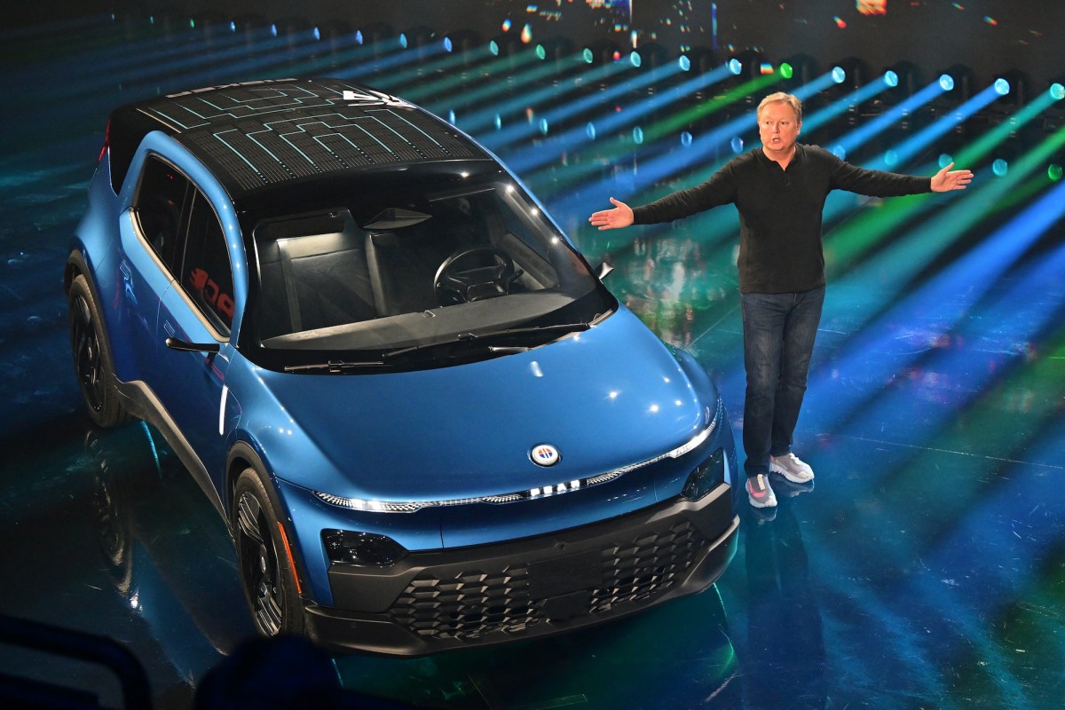 Fisker criticó a la empresa de ingeniería que desarrollaba su vehículo eléctrico y camioneta de bajo costo, según afirma la demanda.