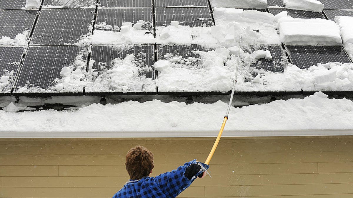 ¿El seguro para propietarios de viviendas cubre los paneles solares?