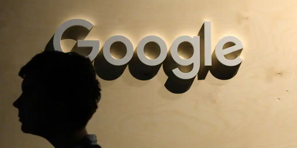 Detienen a un 'agente doble' por presuntamente vender datos de la IA de Google a empresas chinas