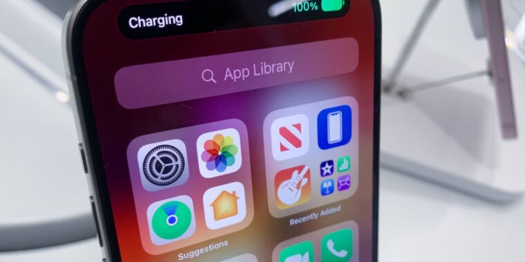 Apple permitirá la instalación de aplicaciones iOS desde sitios web, pero los pequeños desarrolladores no califican