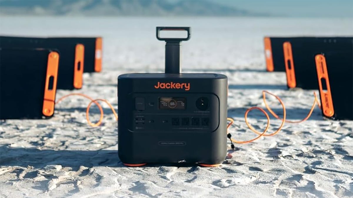 Ahorre $1,200 en el Jackery Solar Generator 3000 PRO en la oferta de primavera de Amazon