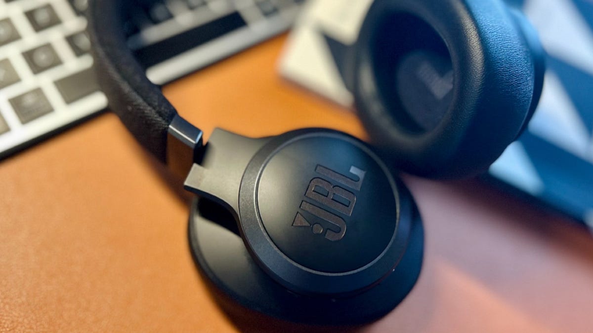 Los últimos auriculares de JBL son un todoterreno con una característica sorprendente