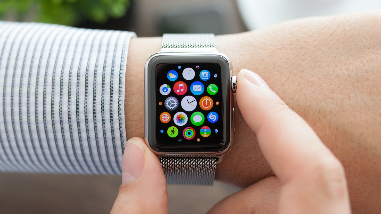 3 dispositivos domésticos inteligentes populares que puedes usar con Apple Watch