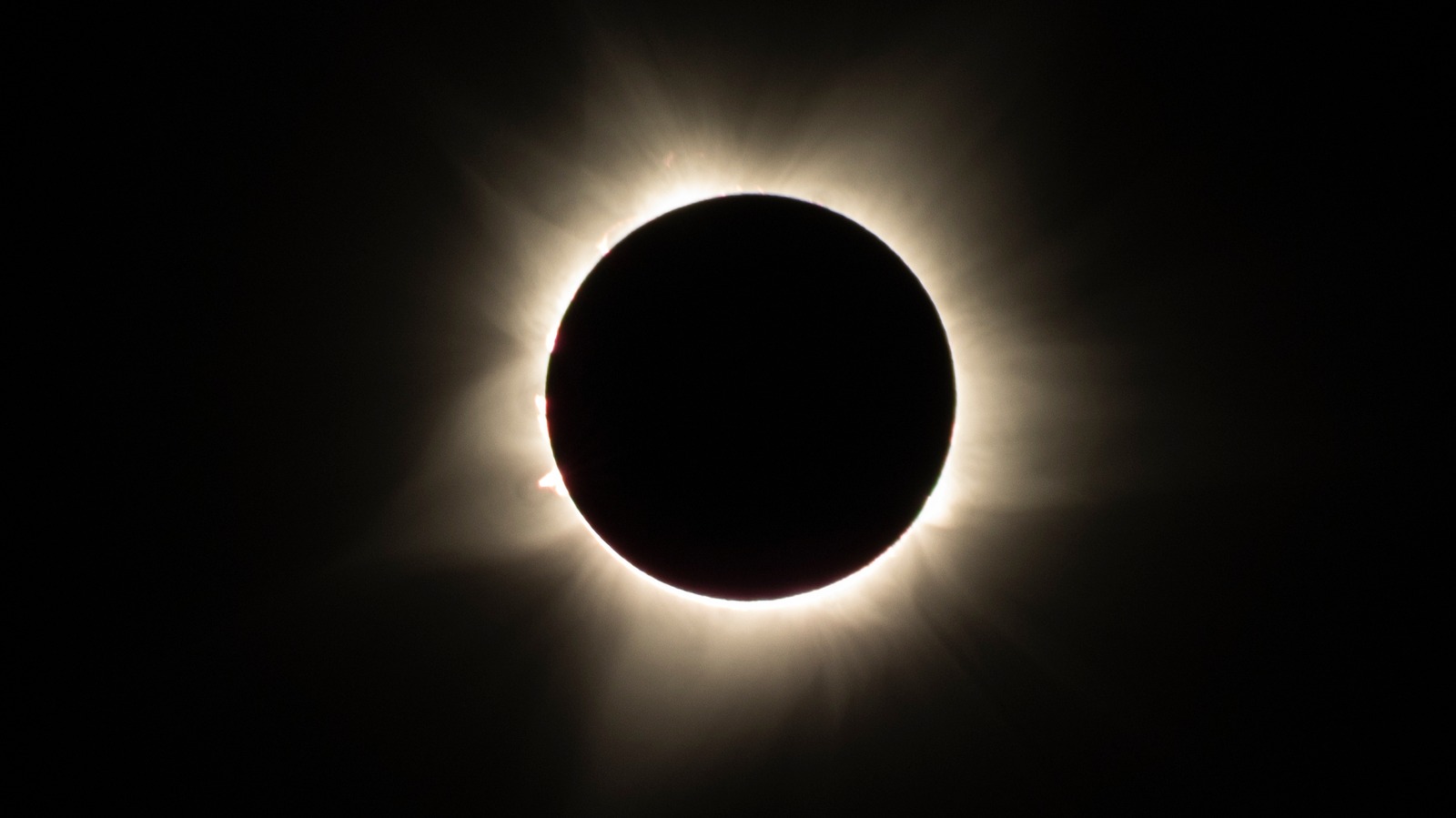Durante el eclipse de este año, observe de cerca este misterioso fenómeno
