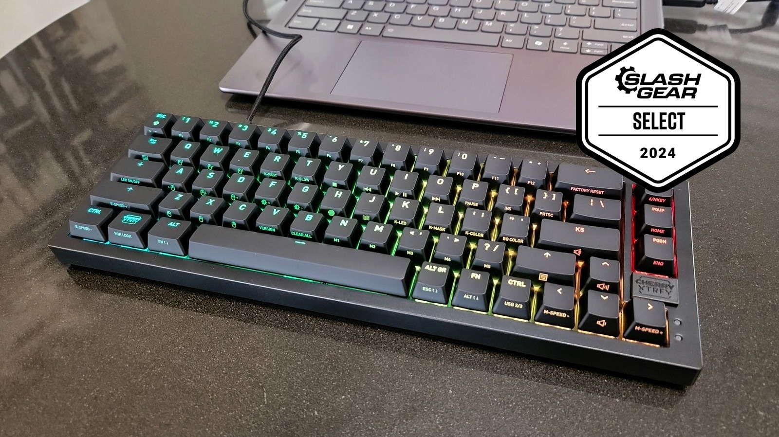 Un teclado compacto colorido, multifuncional, intercambiable en caliente