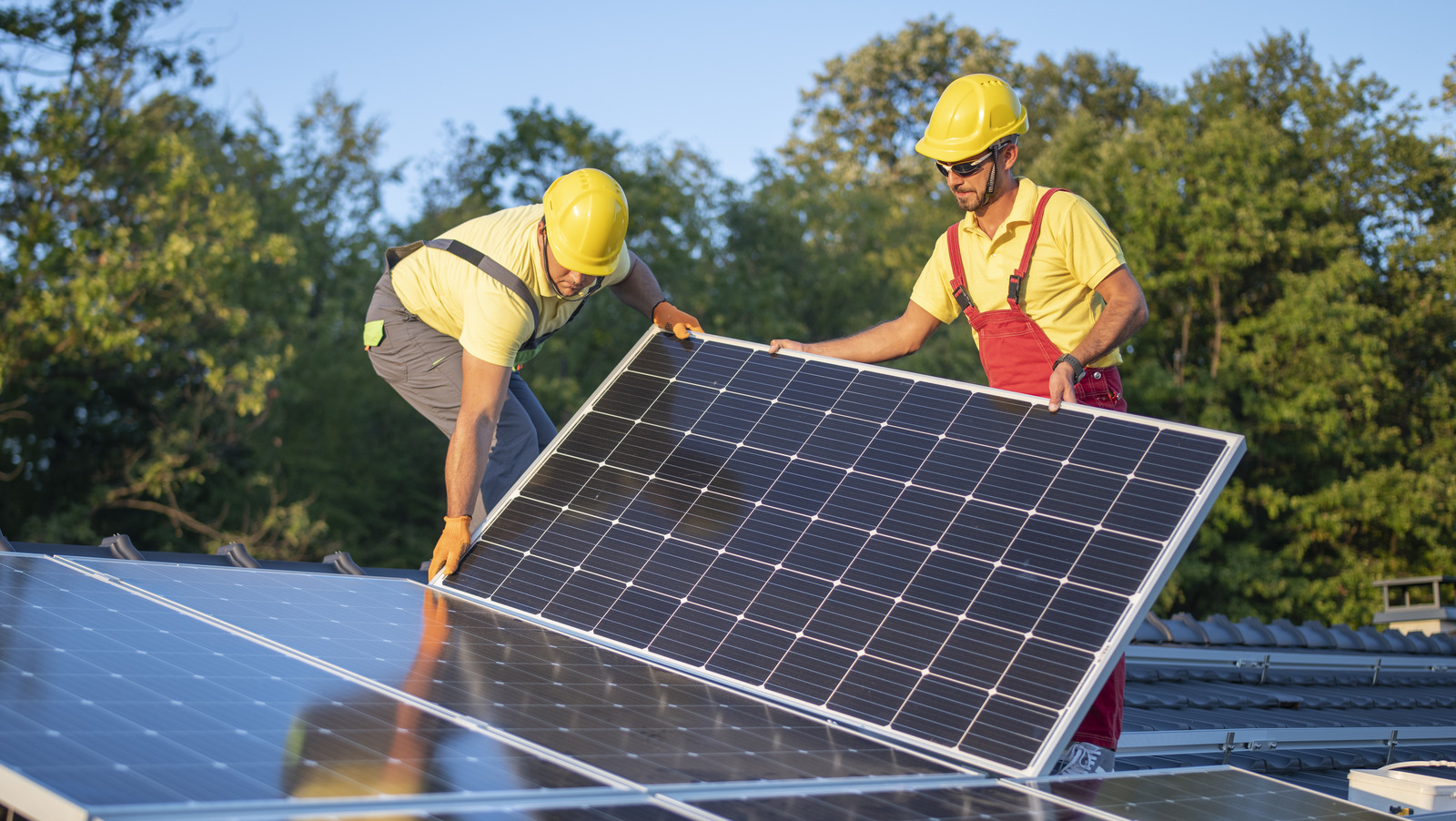 Lo que hay que saber antes de instalar paneles solares en un techo de metal