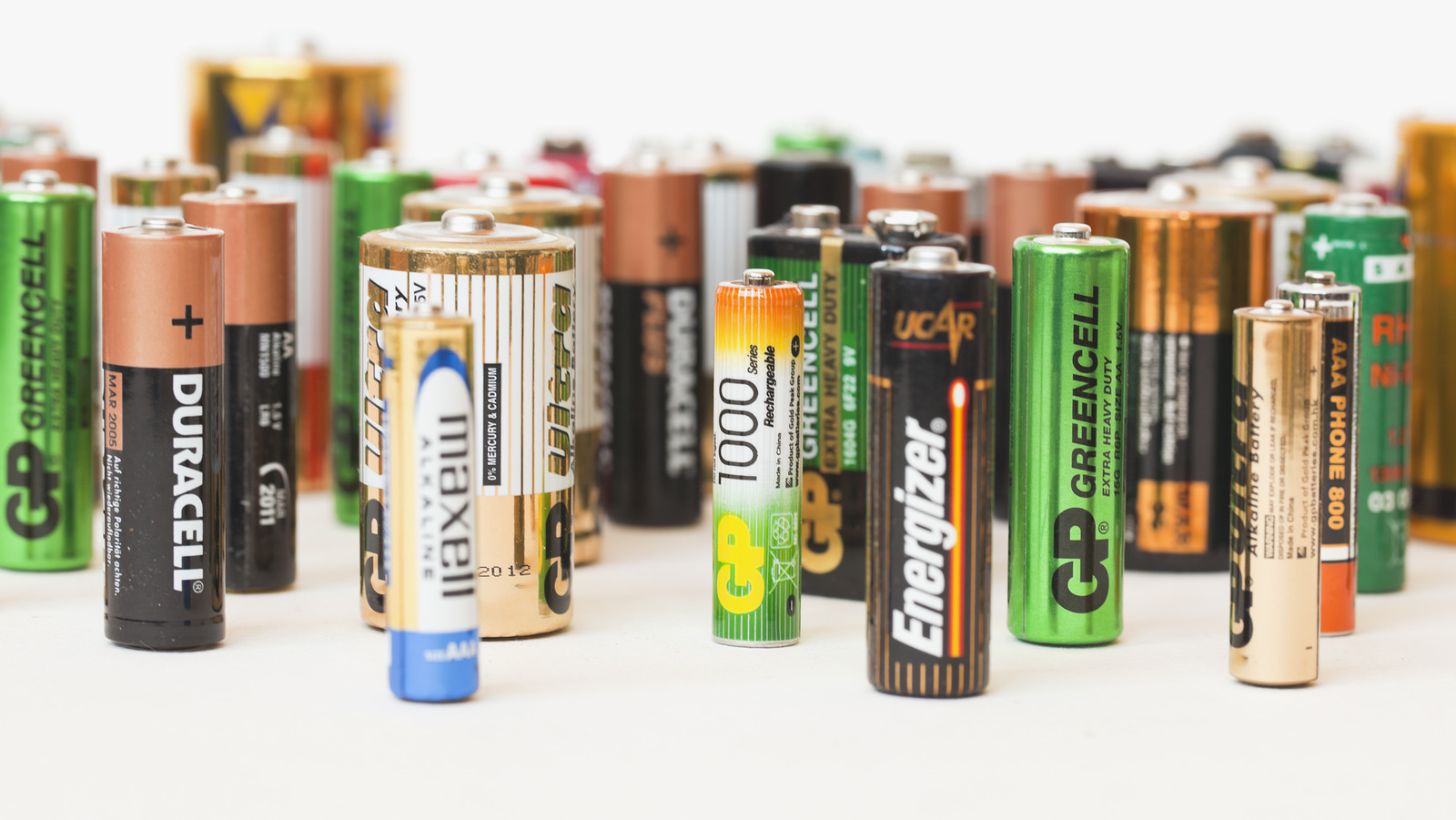 ¿Son realmente mejores las baterías caras que las baratas?