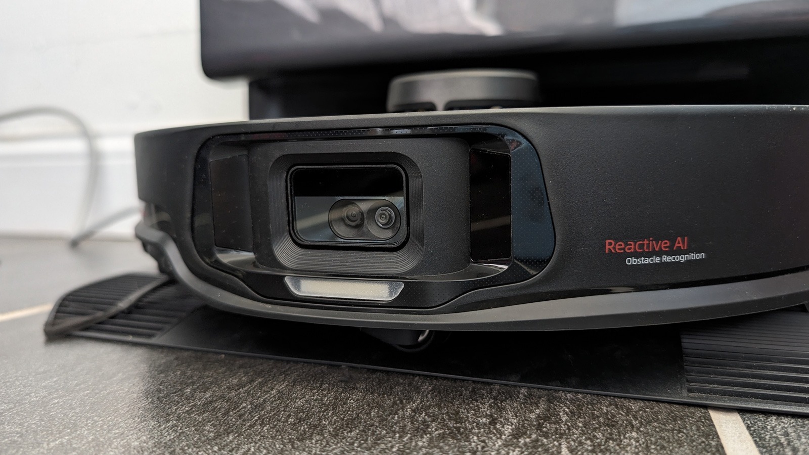 Roborock S8 MaxV Ultra inteligente evita el caos y patrulla remotamente su hogar