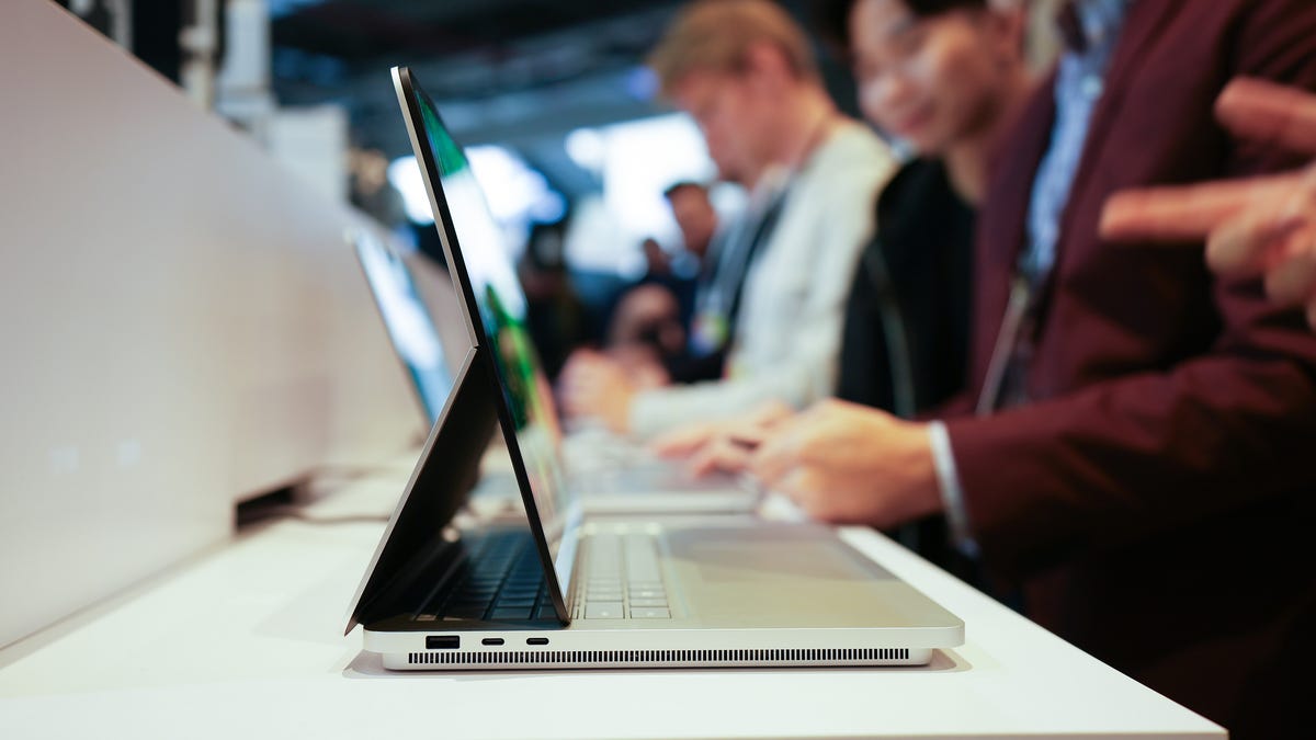 Surface versus MacBook: ¿Pueden las nuevas PC con IA basadas en Arm de Microsoft competir con Apple?