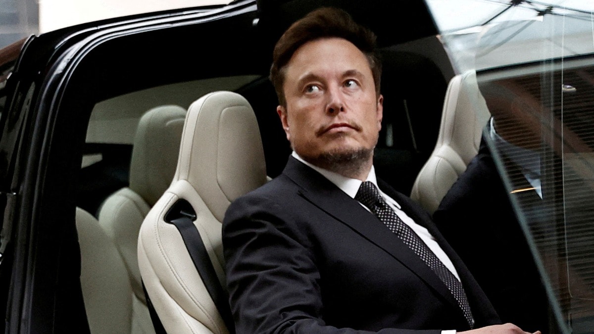 Elon Musk niega que Tesla esté eliminando los coches eléctricos menos costosos