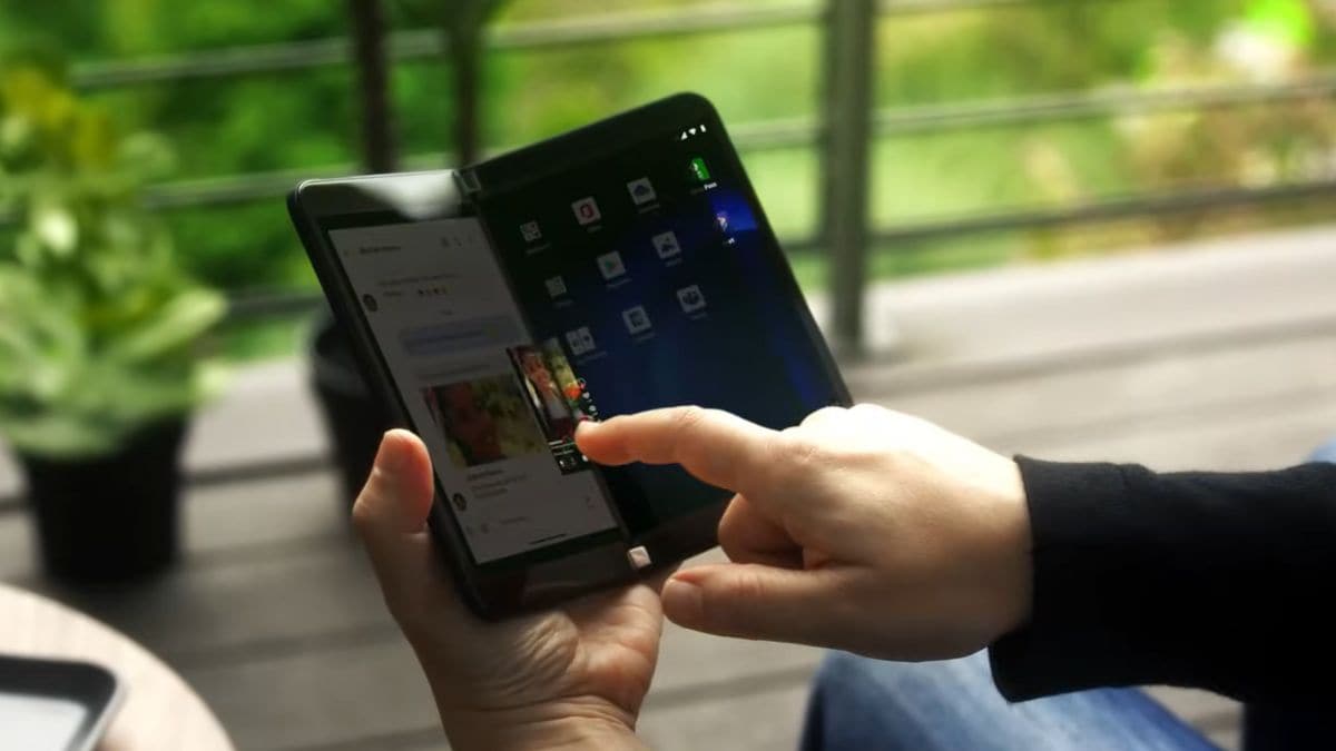 El teléfono inteligente plegable de Microsoft podría estar en desarrollo, sugiere una nueva solicitud de patente