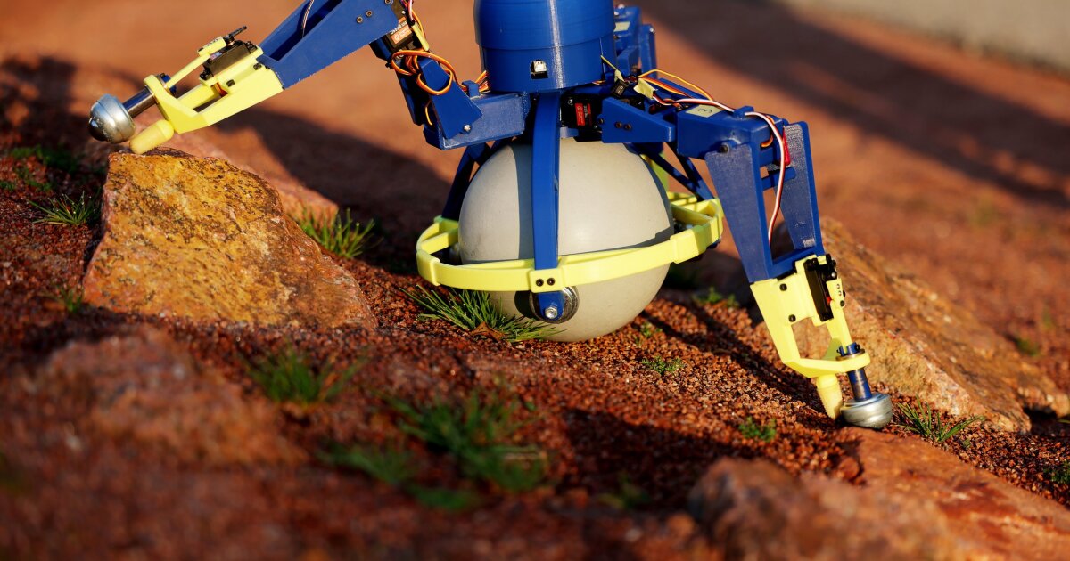 El robot tripedal omnidireccional se desliza, arrastra los pies y sube