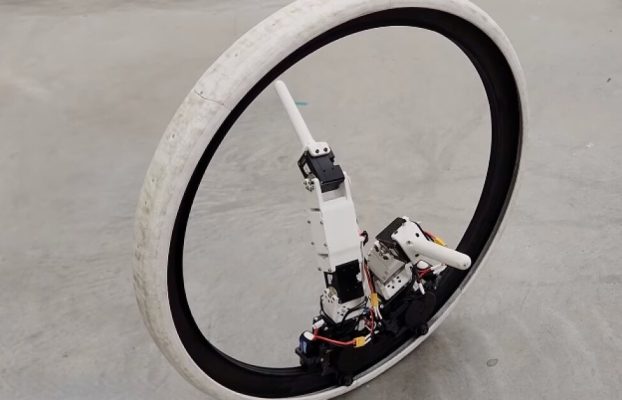Un robot inspirado en Star Wars rueda sobre un cuerpo redondo y usa piernas para conducir
