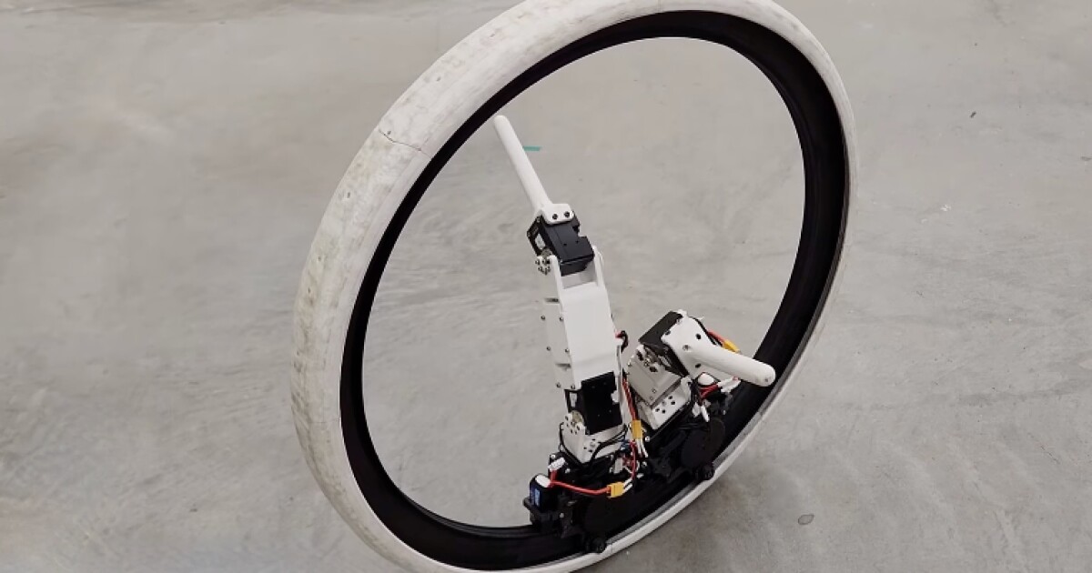 Un robot inspirado en Star Wars rueda sobre un cuerpo redondo y usa piernas para conducir