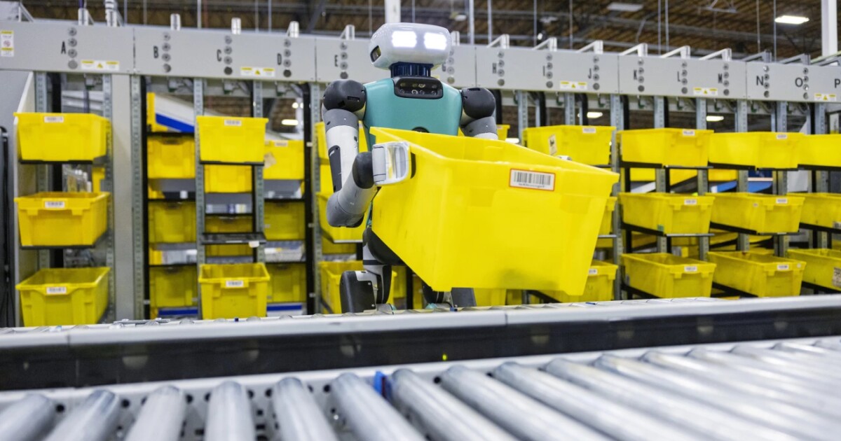 Robots humanoides largos y larguiruchos se ponen a trabajar en las instalaciones de Amazon