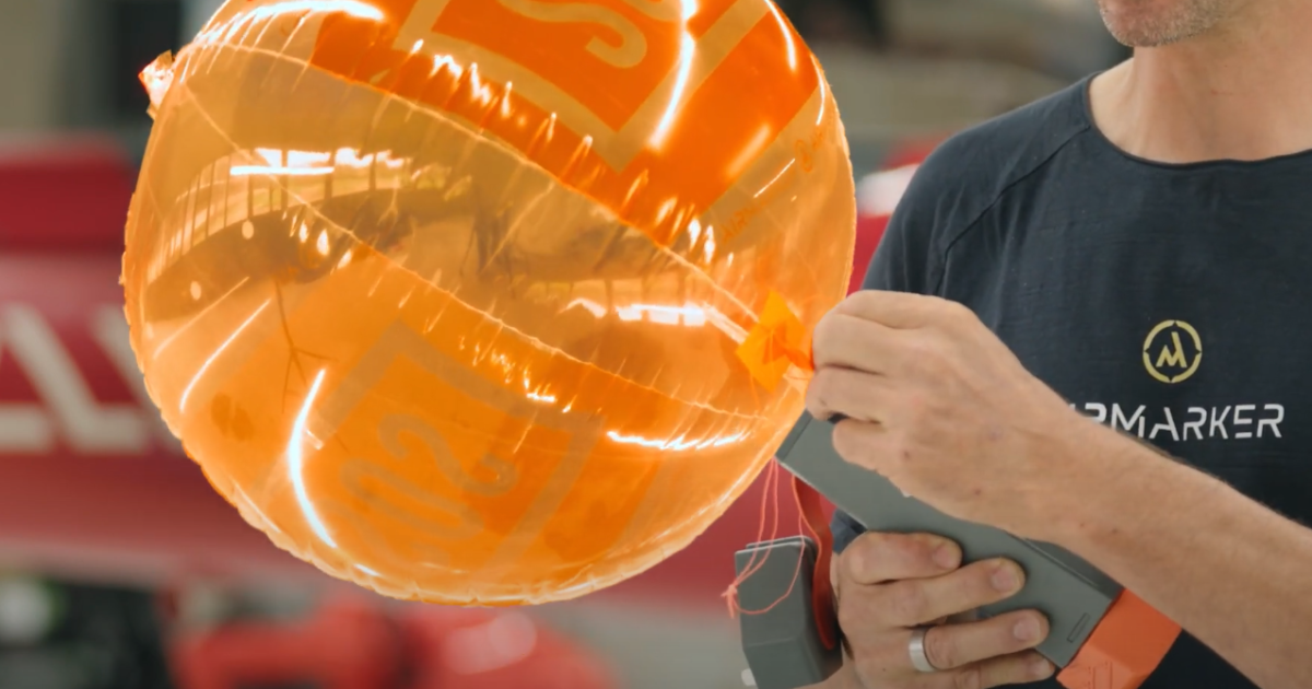 La baliza de supervivencia Airmarker lanza un globo SOS a 150 pies de altura