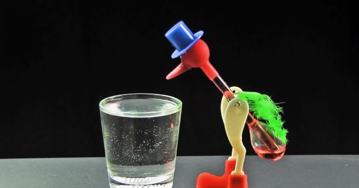 Un cambio de imagen de alta tecnología convierte el juguete «pájaro bebedor» en un práctico generador