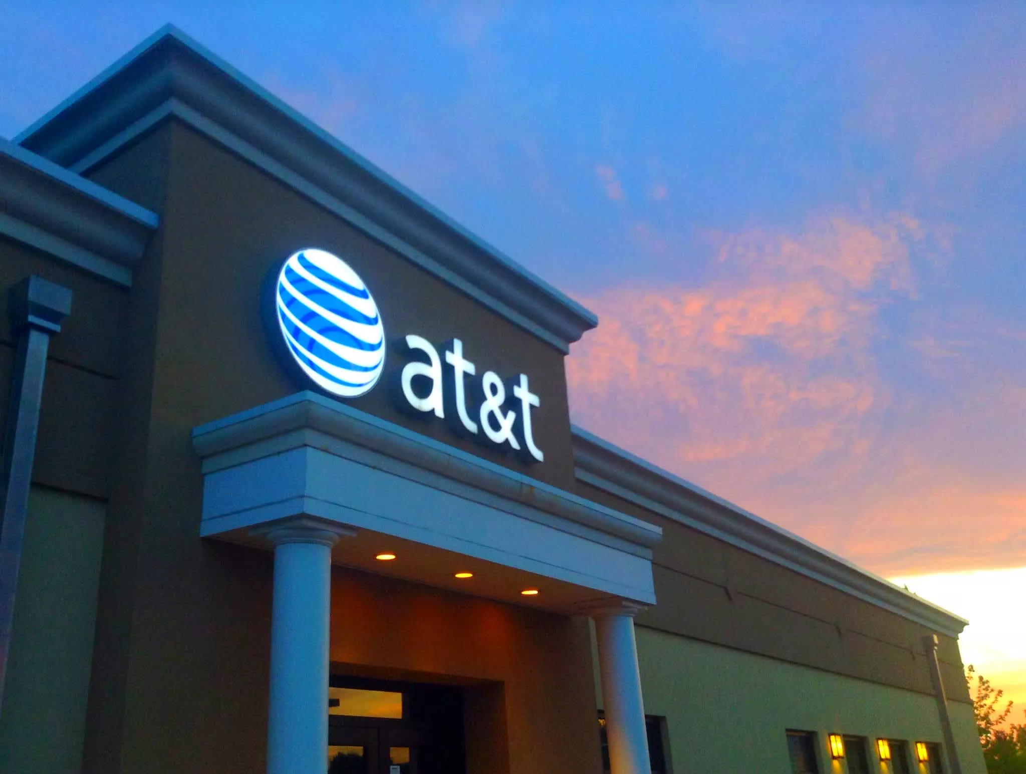 AT&T confirma la filtración de datos que afecta a 73 millones de clientes tras pasar dos semanas desmintiéndolo