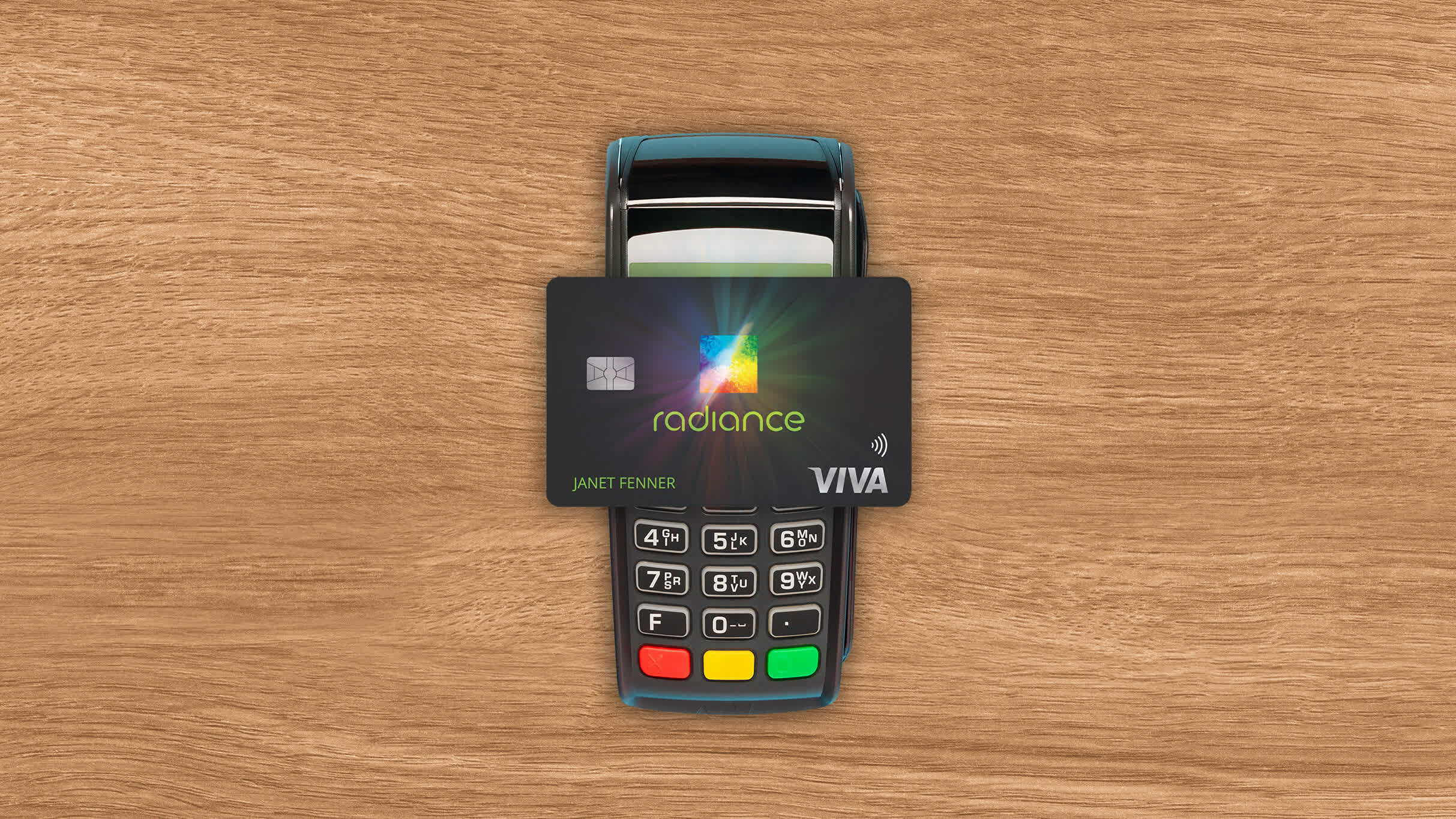 Estas tarjetas de crédito cuentan con OLED que se iluminan al realizar el pago