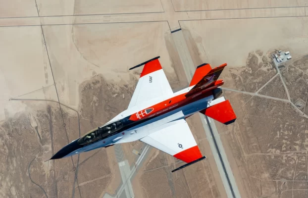 La Fuerza Aérea de EE. UU. probó con éxito un avión de combate controlado por IA en un combate aéreo contra pilotos humanos.