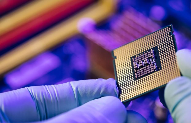 La Ley de Chips está reconstruyendo la fabricación de semiconductores en EE. UU., lo que hasta ahora ha resultado en proyectos anunciados por valor de 327 mil millones de dólares.