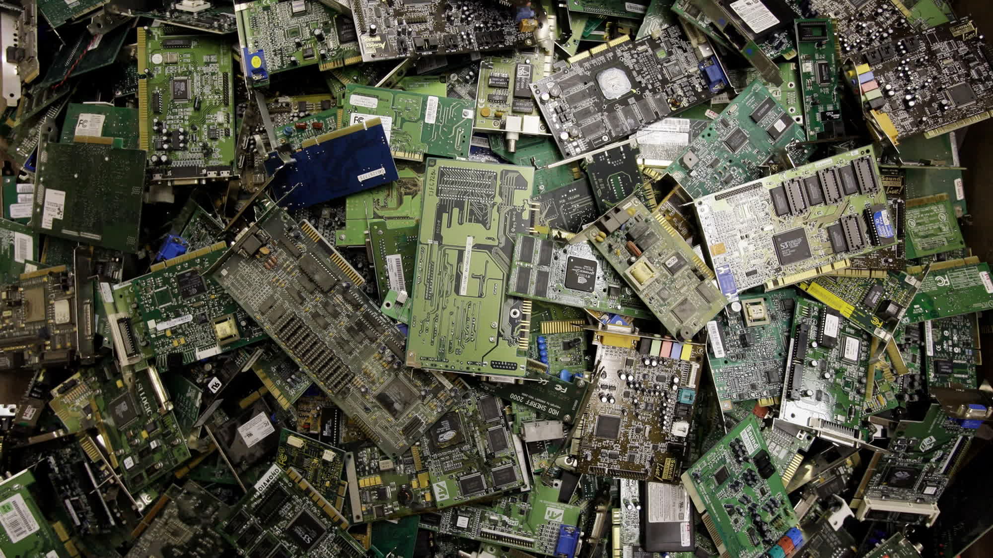 Los investigadores crean un nuevo material para placas de circuito que se puede reciclar fácilmente
