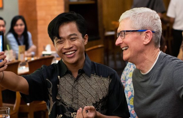 Tim Cook dice que Apple considerará fabricar en Indonesia
